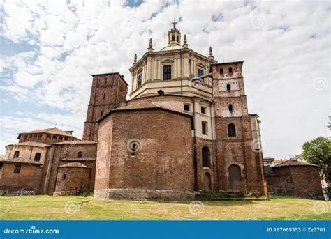 La construcción de la Basílica de San Lorenzo en Milán: un monumento religioso romano en el corazón del Imperio Occidental